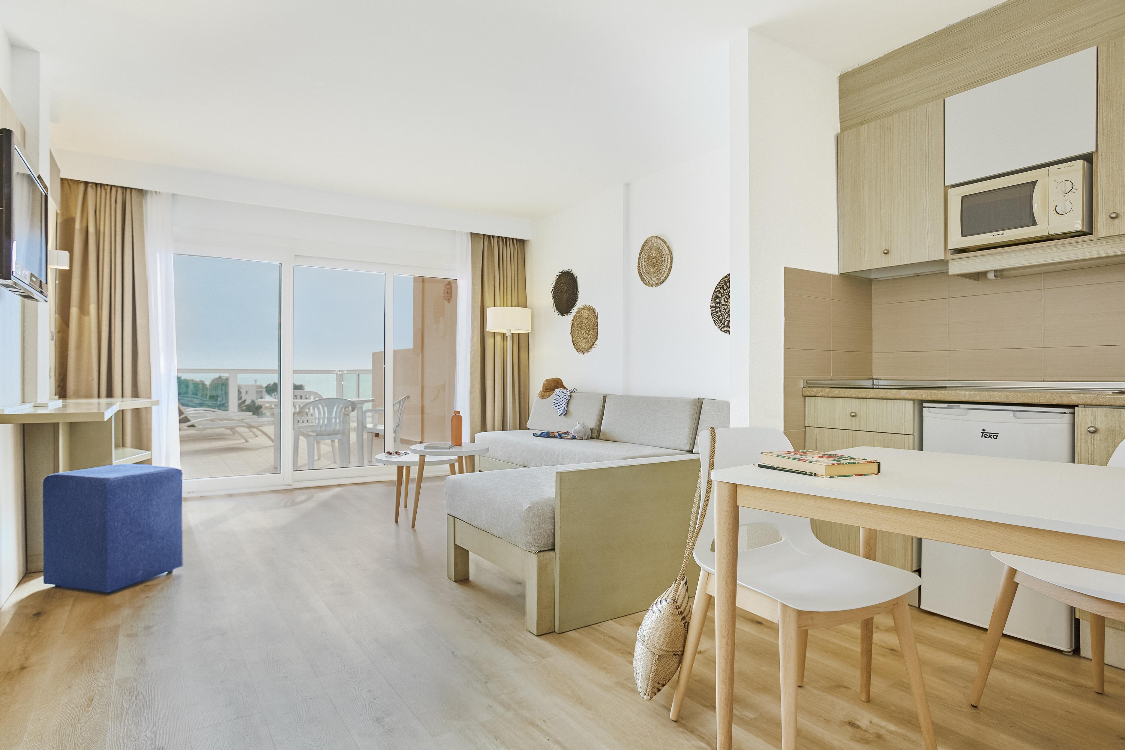 Universal Aparthotel Don Camilo Sant Elm Exterior photo