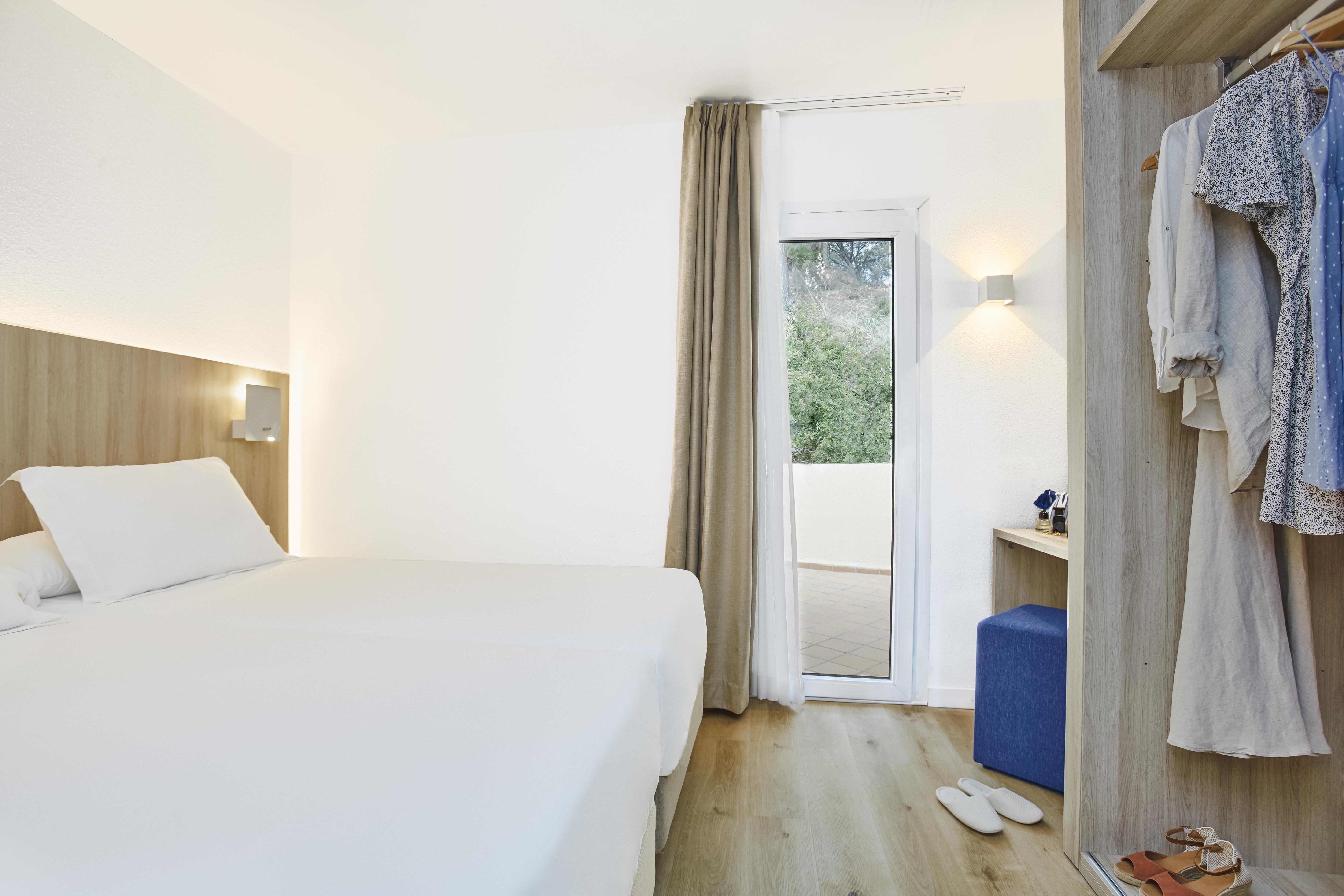 Universal Aparthotel Don Camilo Sant Elm Exterior photo