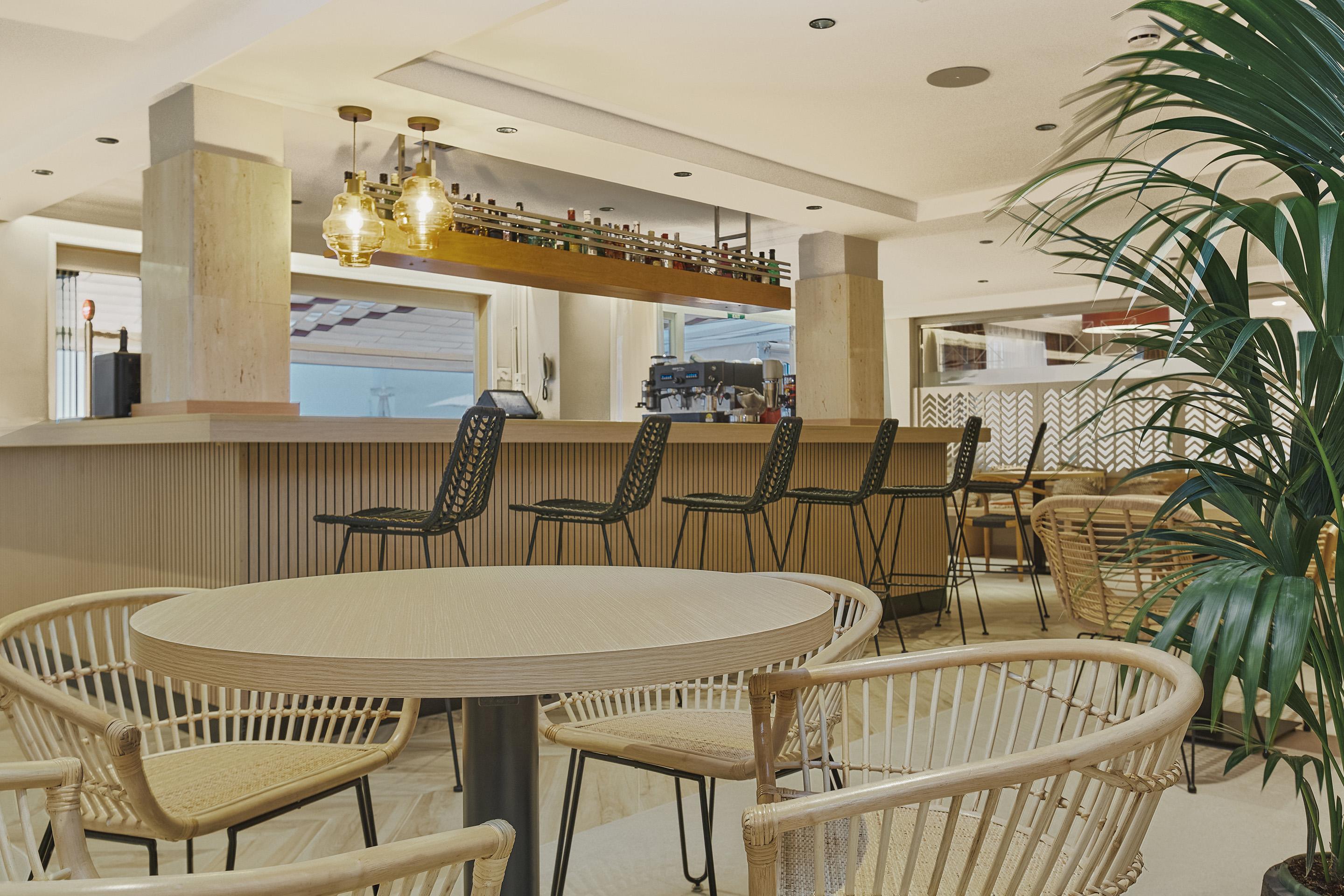 Universal Aparthotel Don Camilo Sant Elm Exterior photo