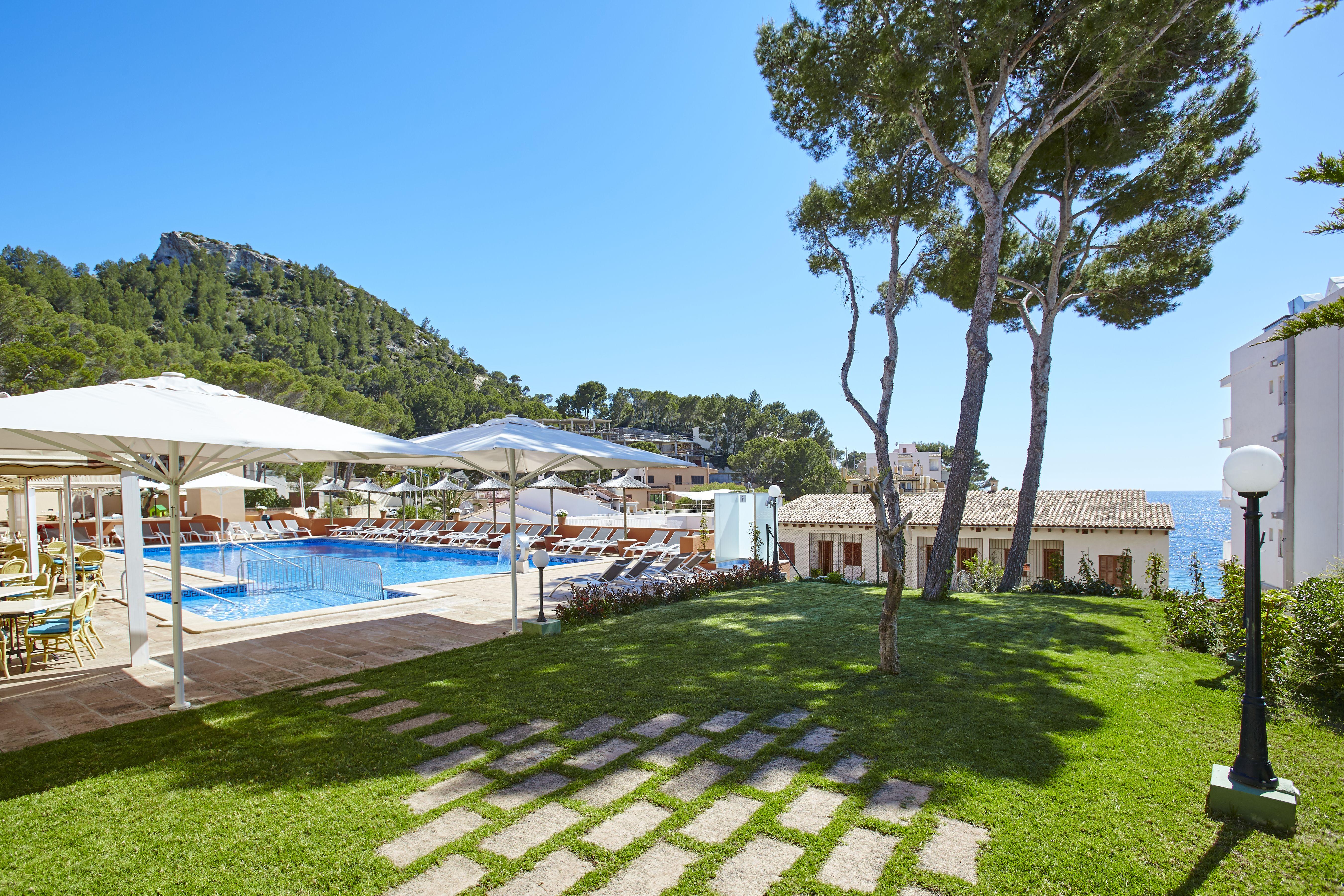Universal Aparthotel Don Camilo Sant Elm Exterior photo