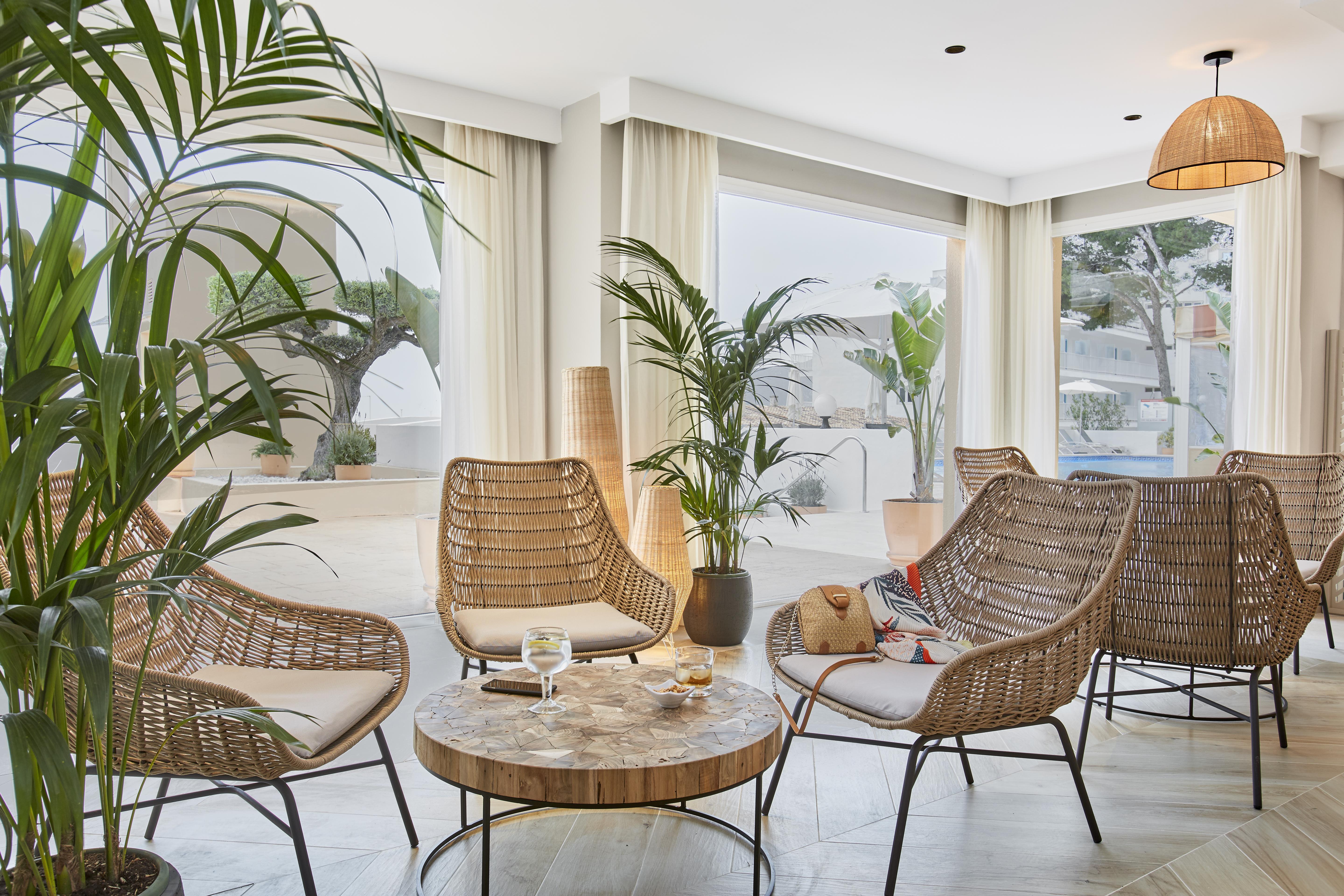 Universal Aparthotel Don Camilo Sant Elm Exterior photo
