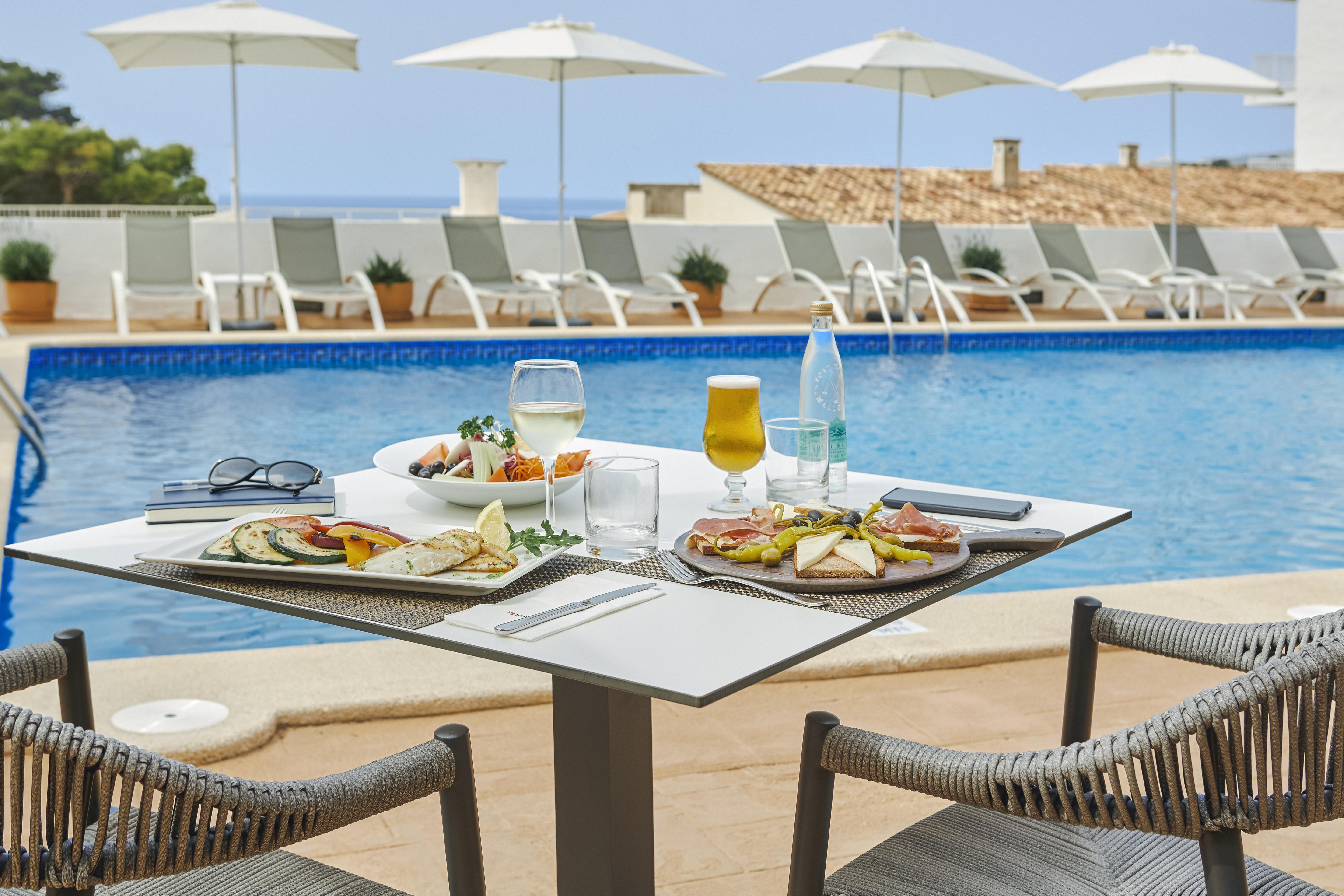 Universal Aparthotel Don Camilo Sant Elm Exterior photo
