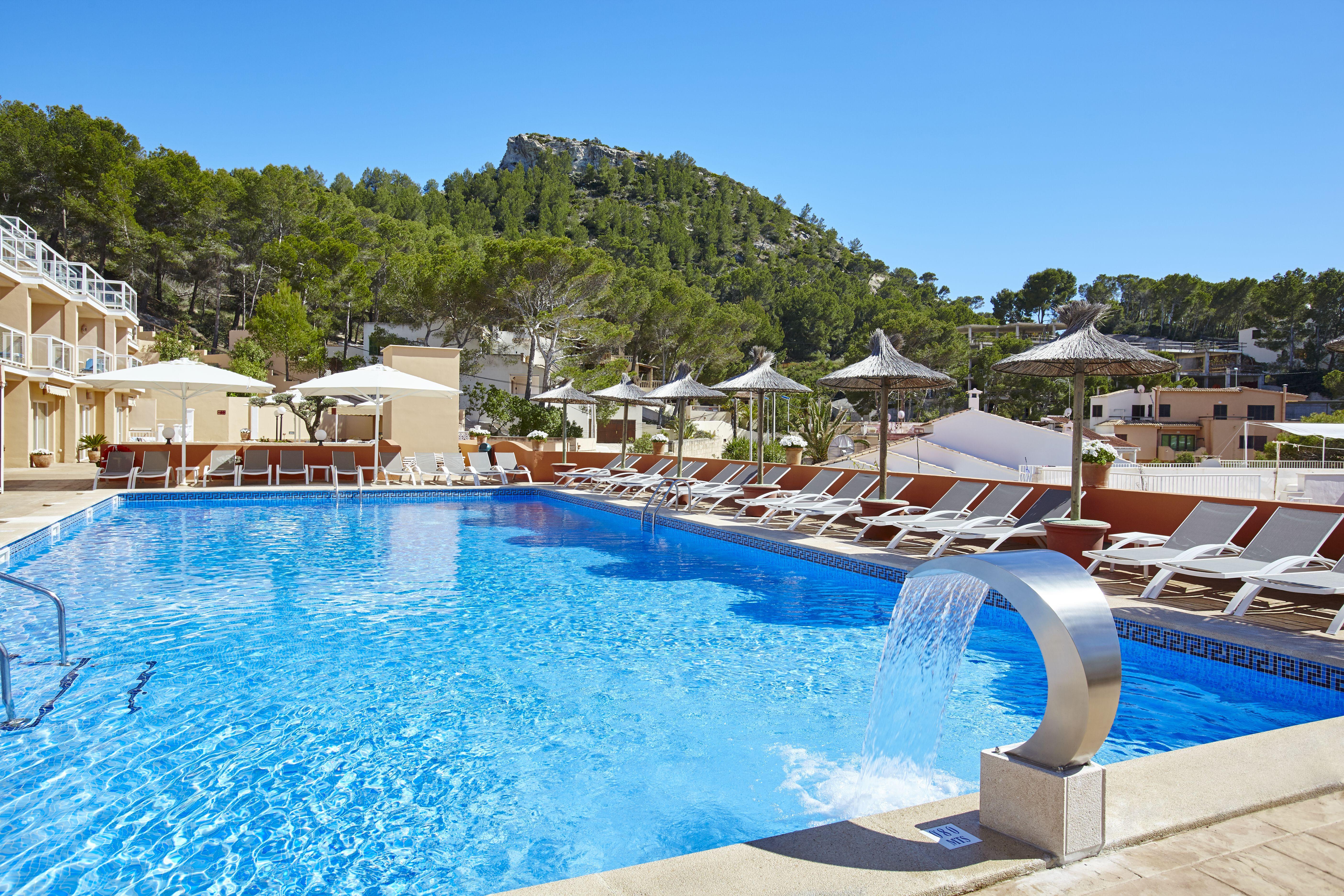 Universal Aparthotel Don Camilo Sant Elm Exterior photo