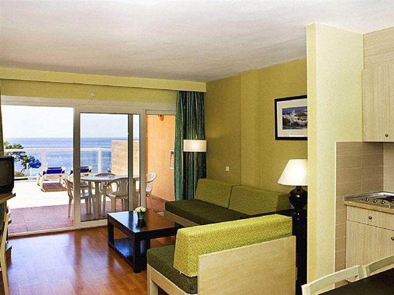 Universal Aparthotel Don Camilo Sant Elm Exterior photo