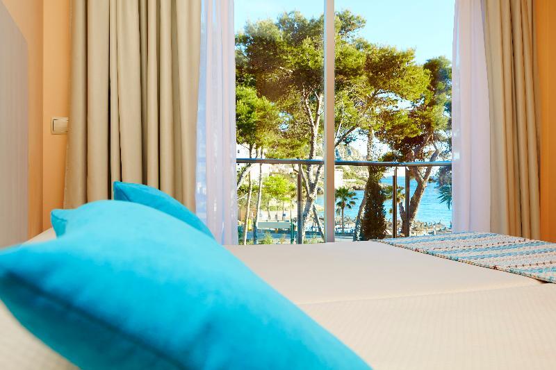 Universal Aparthotel Don Camilo Sant Elm Exterior photo