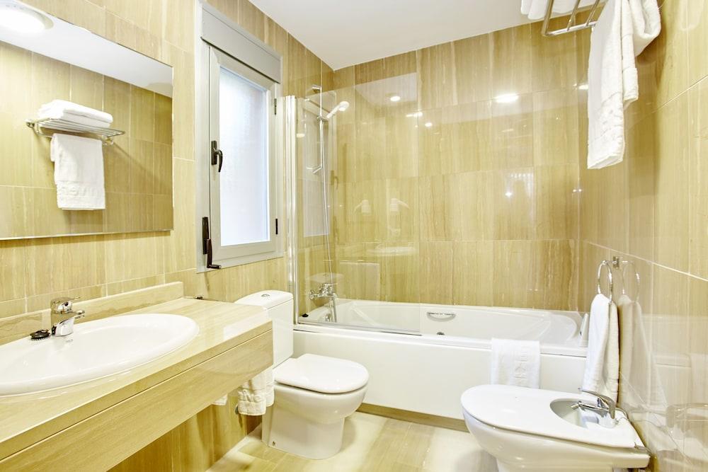 Universal Aparthotel Don Camilo Sant Elm Exterior photo